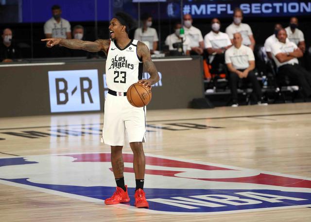 他们沉着应 他们沉着应